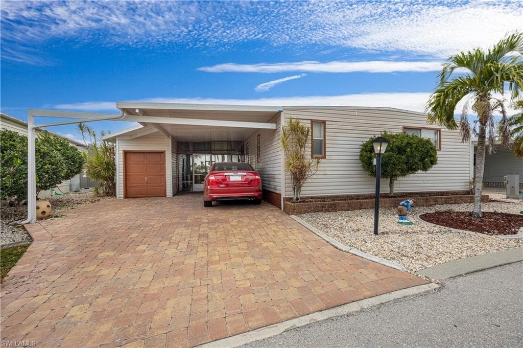 207 Nicklaus BLVD NORTH FORT MYERS, FL 33903