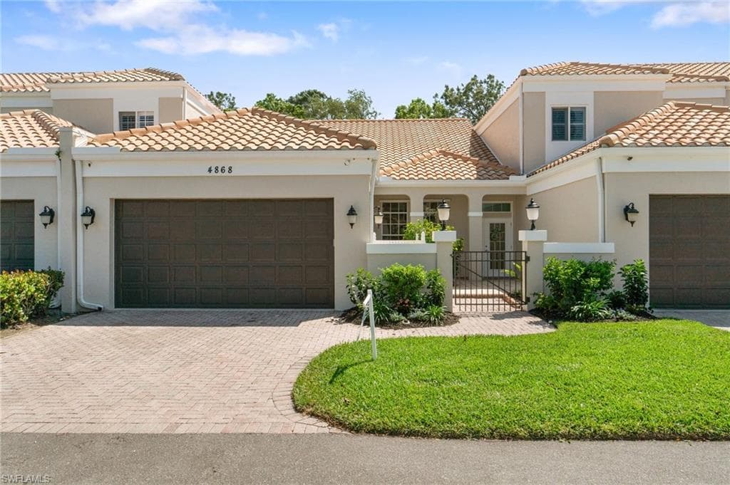 4868 West Boulevard CT NAPLES, FL 34103