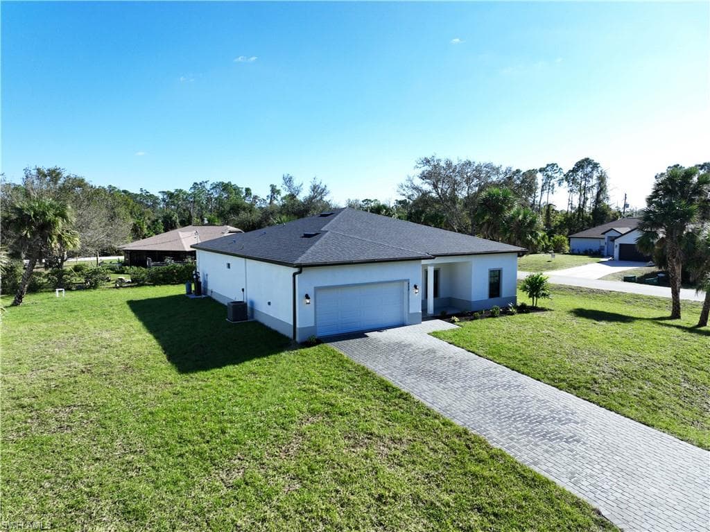 3215 41st ST W LEHIGH ACRES, FL 33971