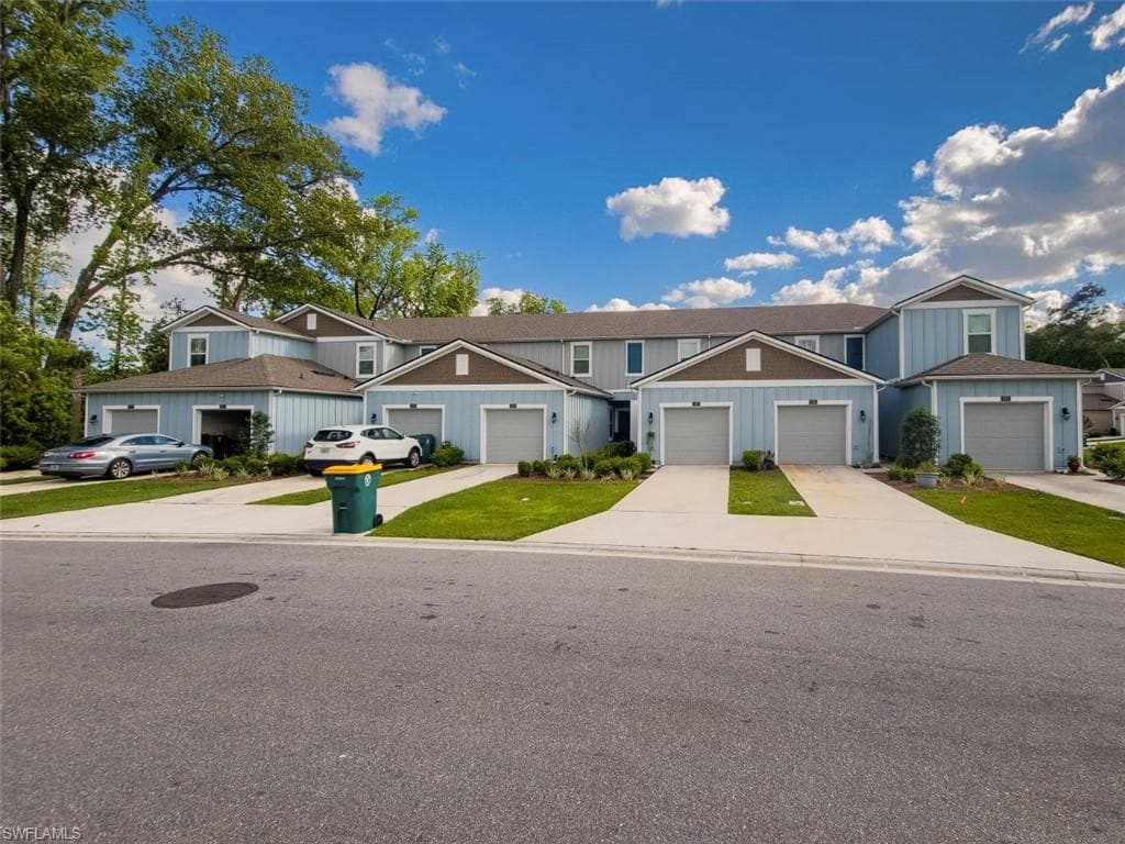284 ARALIA LN JACKSONVILLE, FL 32216