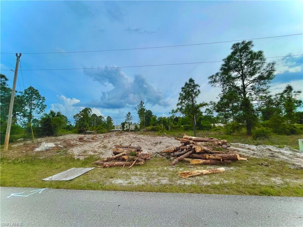 654 Raintree ST E LEHIGH ACRES, FL 33974