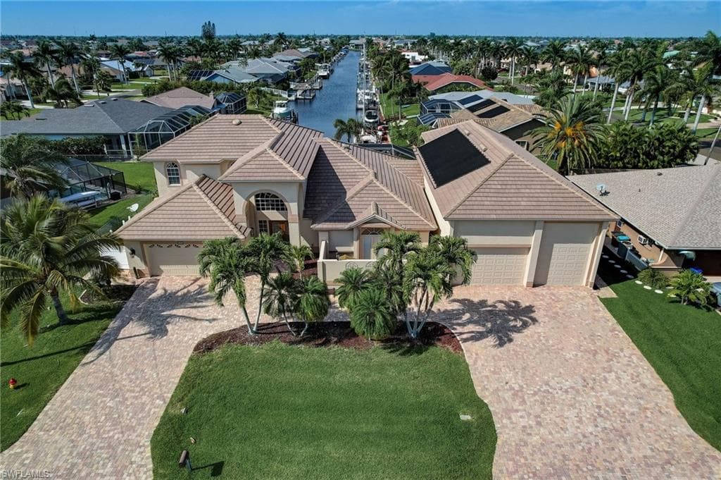 907 SW 51st TER CAPE CORAL, FL 33914