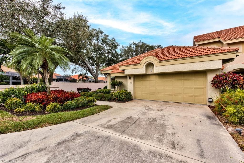 181 Napa Ridge RD E 35 NAPLES, FL 34119