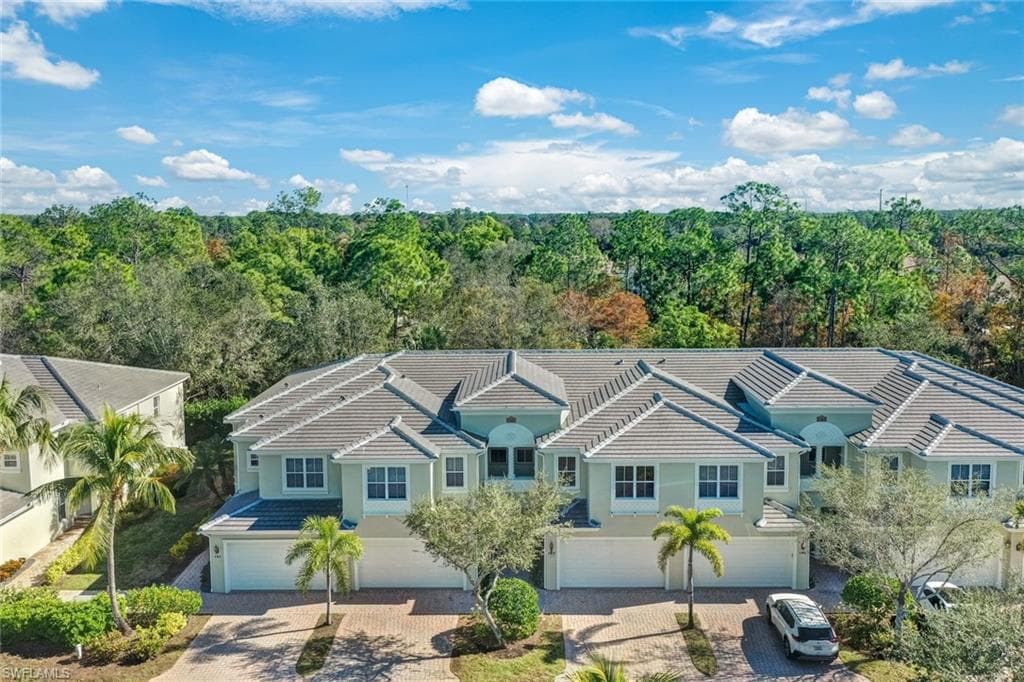 1375 Mariposa CIR 8-102 NAPLES, FL 34105