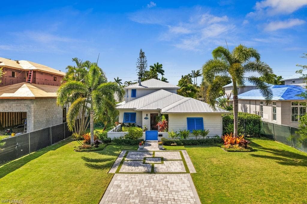 1034 7th AVE N NAPLES, FL 34102