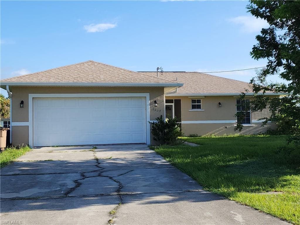 1237 Ermine ST E LEHIGH ACRES, FL 33974