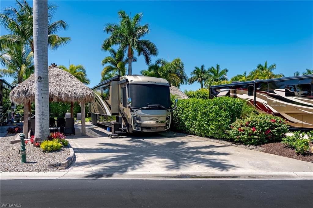 13589 Snapper LN NAPLES, FL 34114