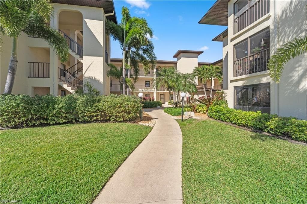 8474 Charter Club CIR 11 FORT MYERS, FL 33919