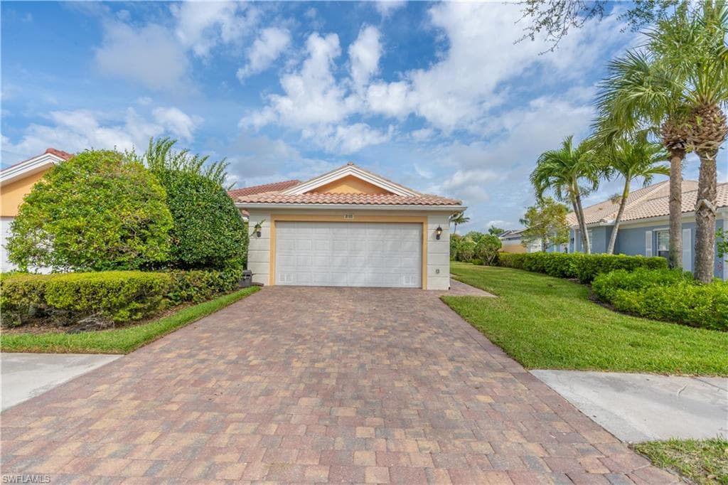 8165 Xenia LN NAPLES, FL 34114