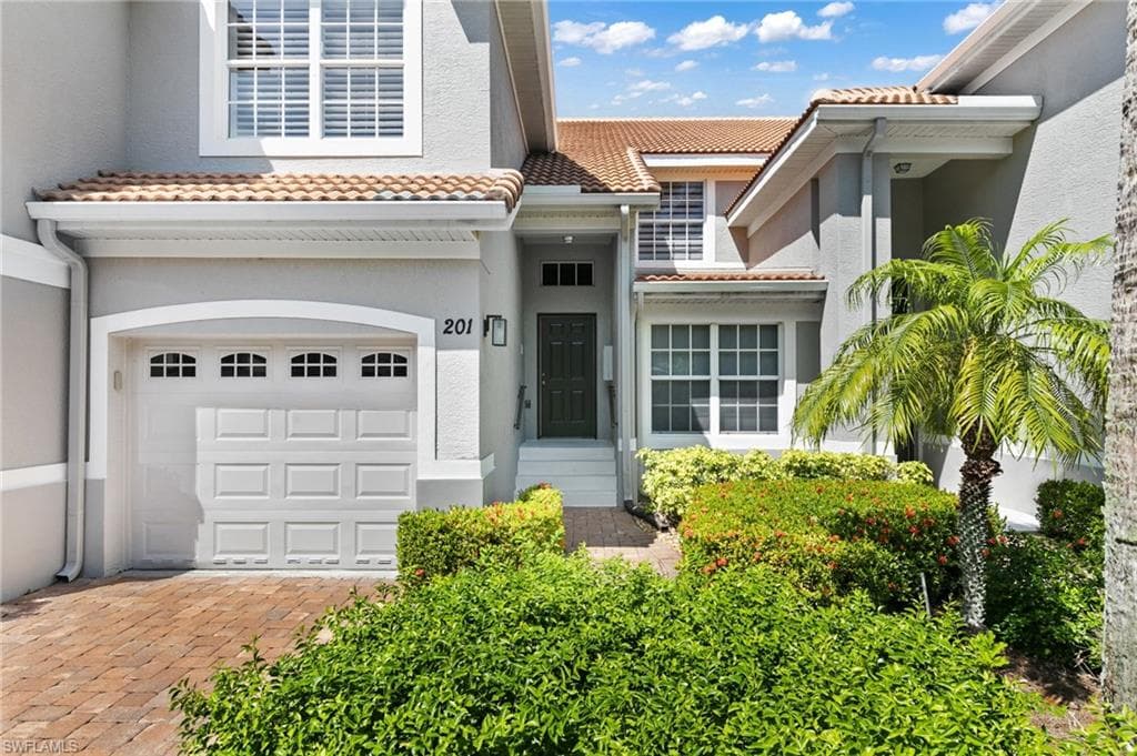 1670 Winding Oaks WAY 201 NAPLES, FL 34109