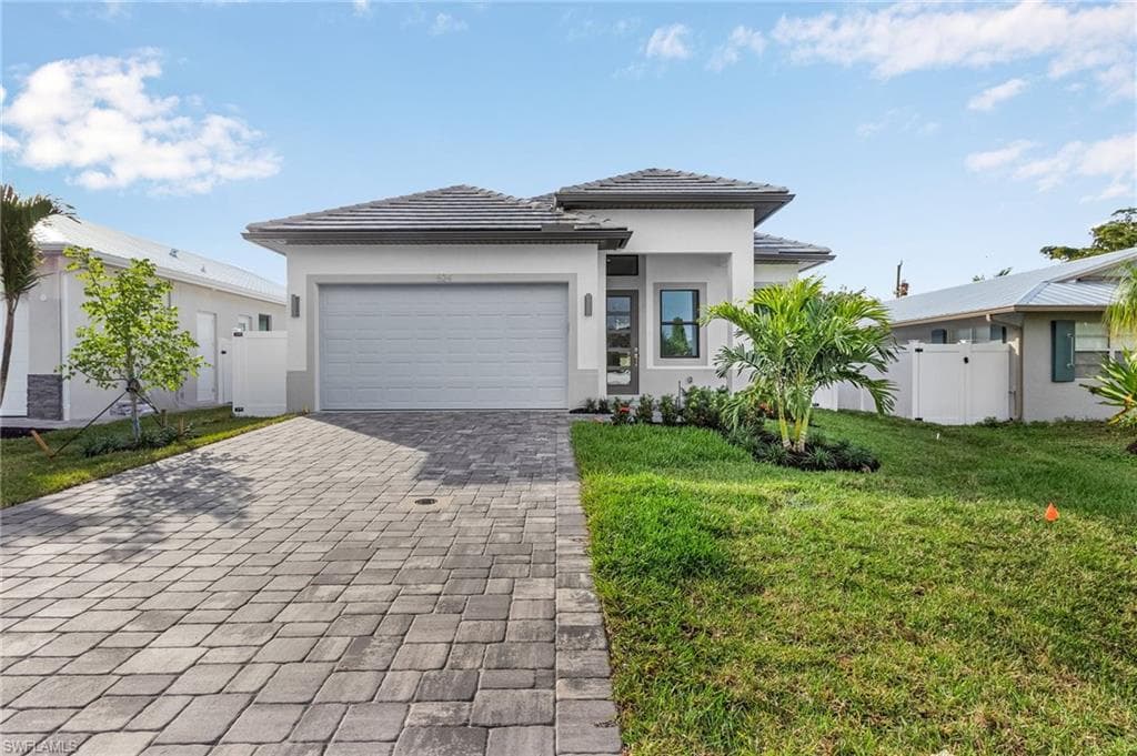 615 102ND AVE N NAPLES, FL 34108