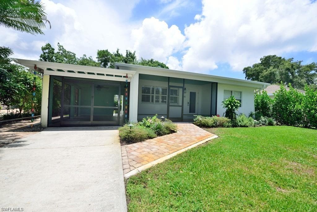 1140 9th AVE N NAPLES, FL 34102