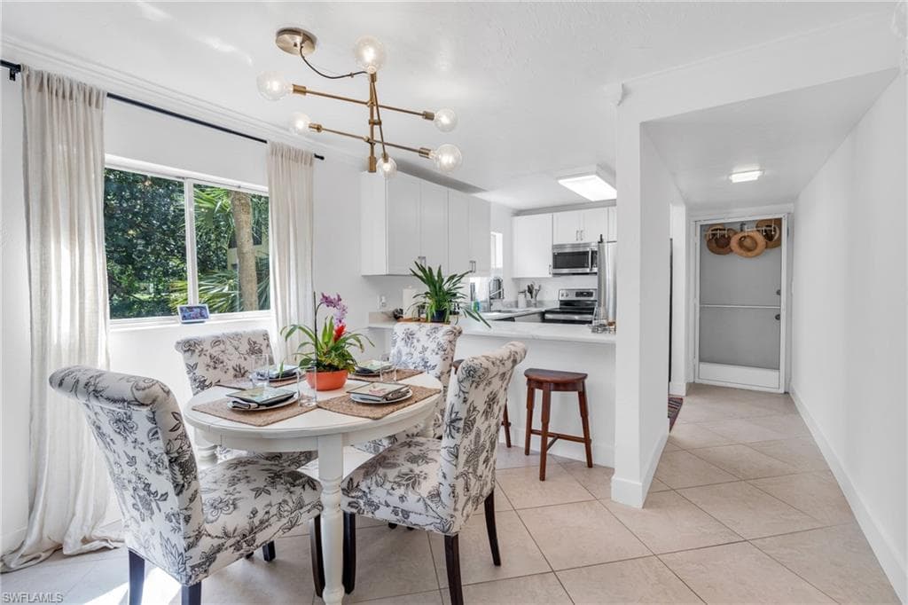 8061 Country RD 104 FORT MYERS, FL 33919