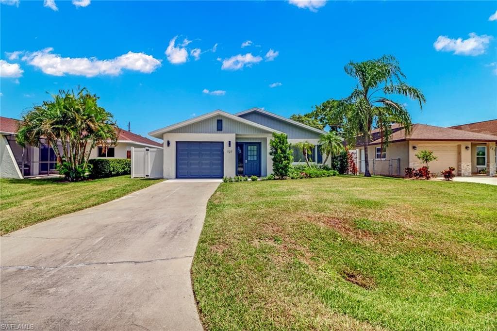 727 104th AVE N NAPLES, FL 34108