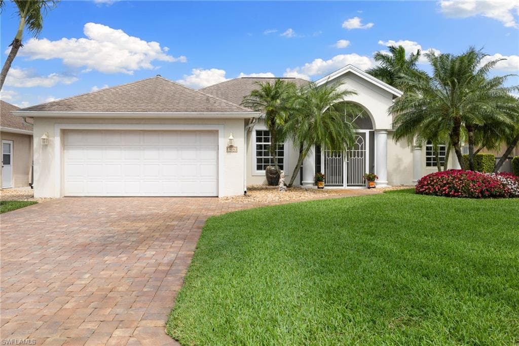 914 Marble DR NAPLES, FL 34104