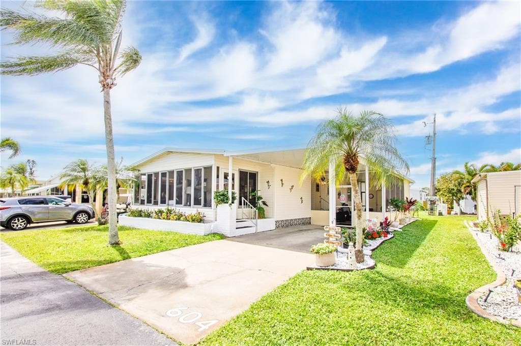 604 Friendly PL NORTH FORT MYERS, FL 33917