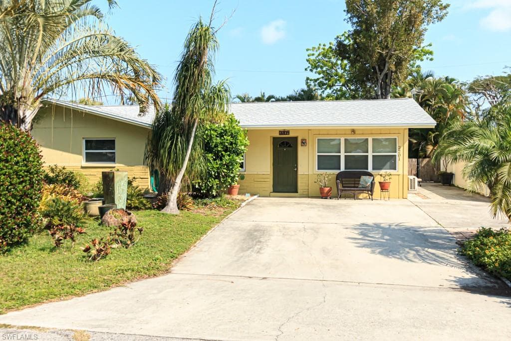 2201 Elkton CT FORT MYERS, FL 33907