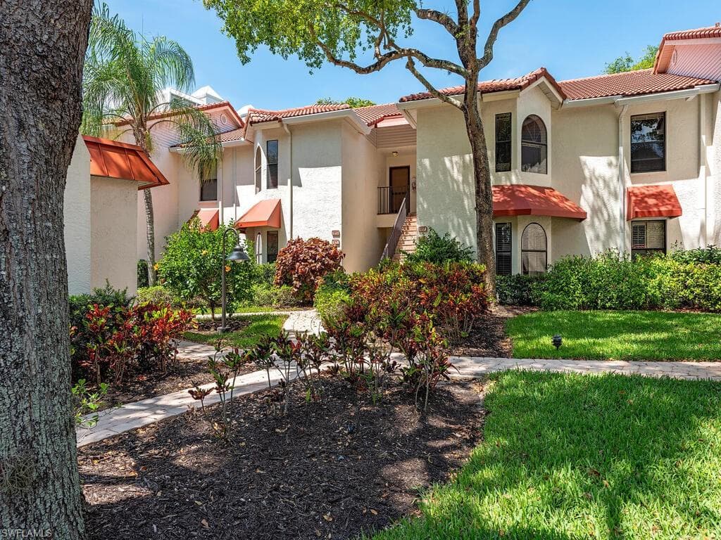 611 Serendipity DR 611 NAPLES, FL 34108