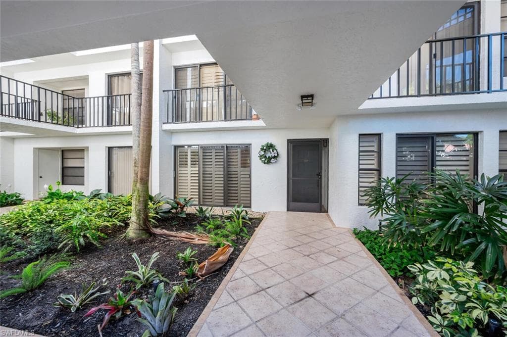 5930 Via Lugano 104 NAPLES, FL 34108