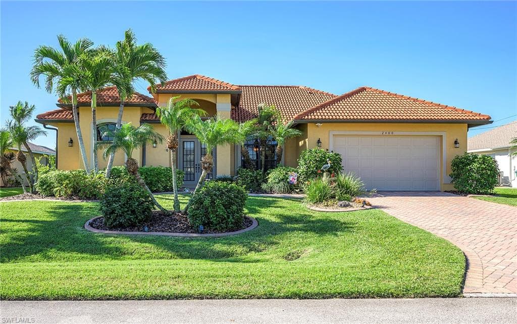 2400 SW 39th TER CAPE CORAL, FL 33914
