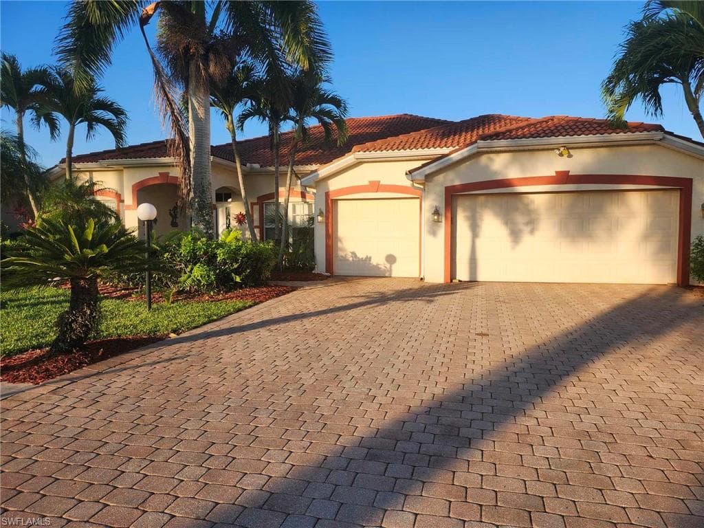 2235 Grove DR NAPLES, FL 34120
