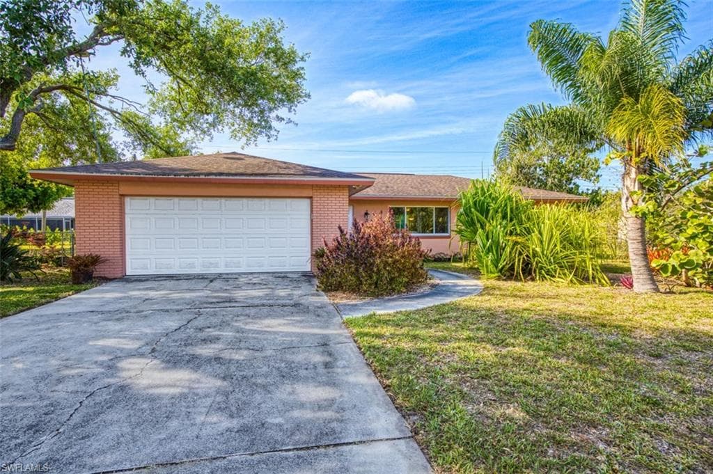 2230 Flora AVE FORT MYERS, FL 33907