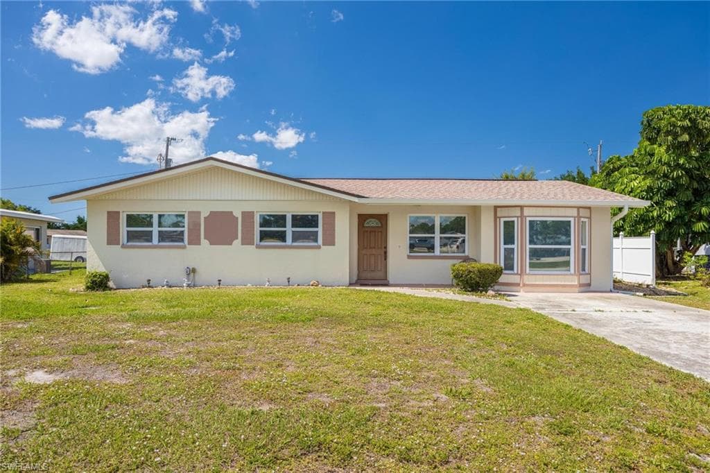 241 Donna LN NORTH FORT MYERS, FL 33917