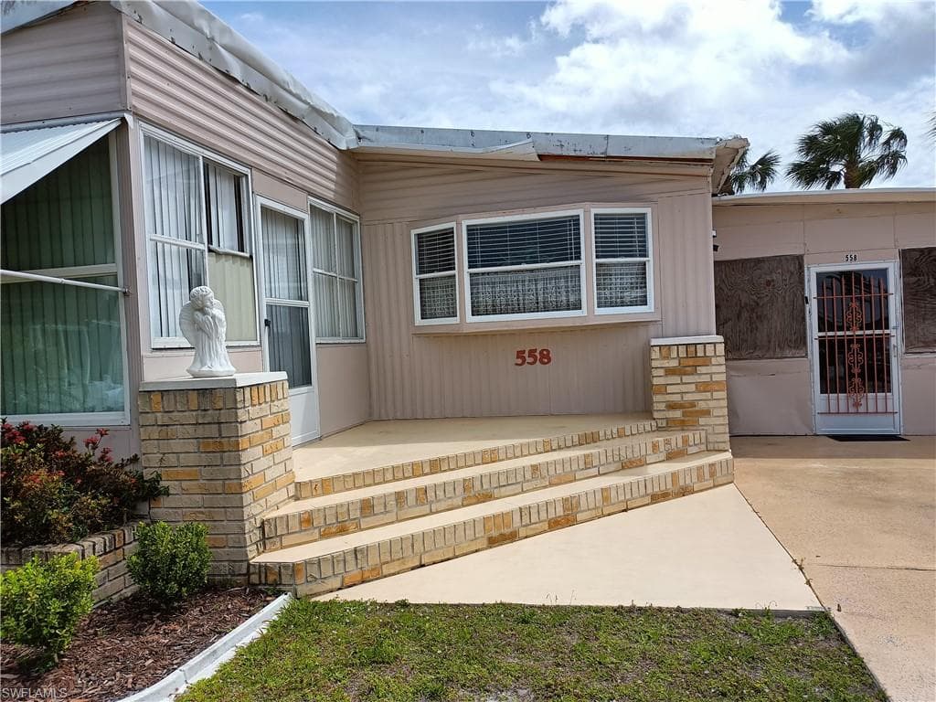 558 Peace Lake CT NORTH FORT MYERS, FL 33917