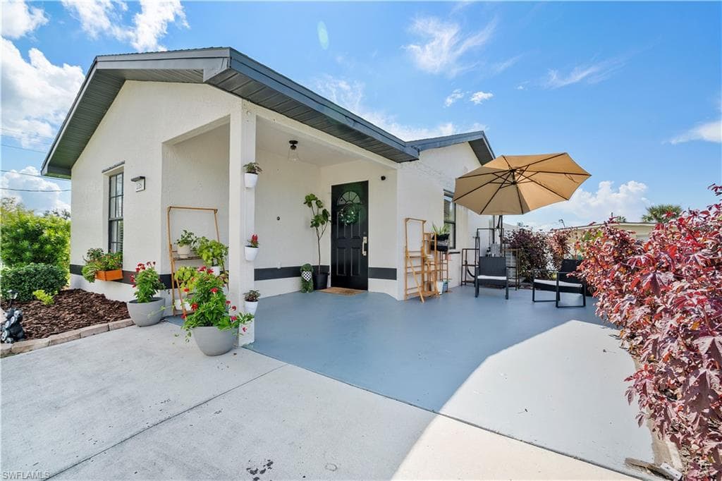 126 Palmetto CIR NE PORT CHARLOTTE, FL 33952