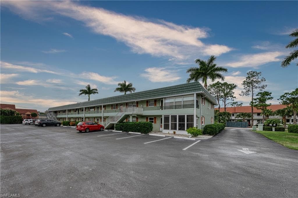 300 Valley Stream DR A-7 NAPLES, FL 34113
