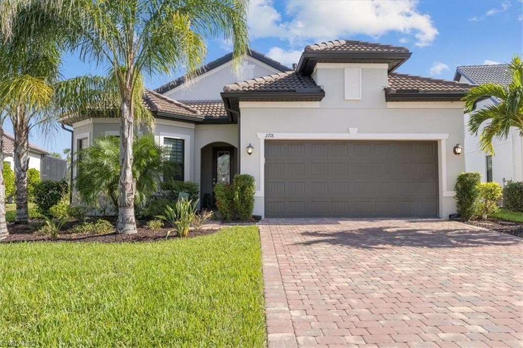 2718 Aviamar CIR NAPLES, FL 34114