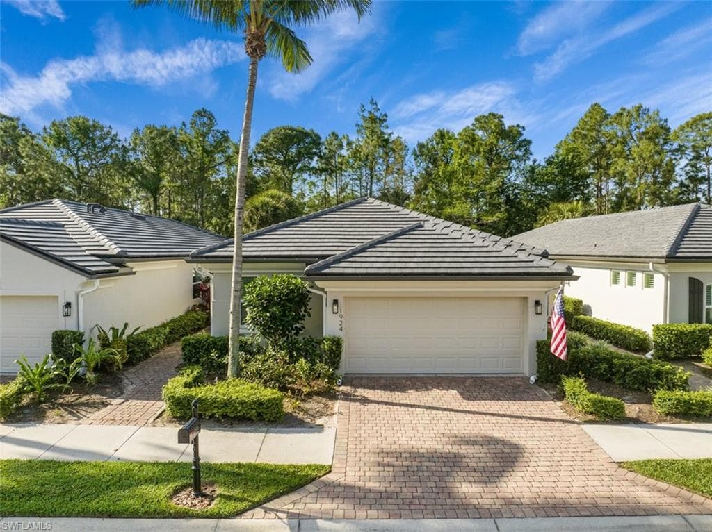 1924 Tarpon Bay DR N NAPLES, FL 34119
