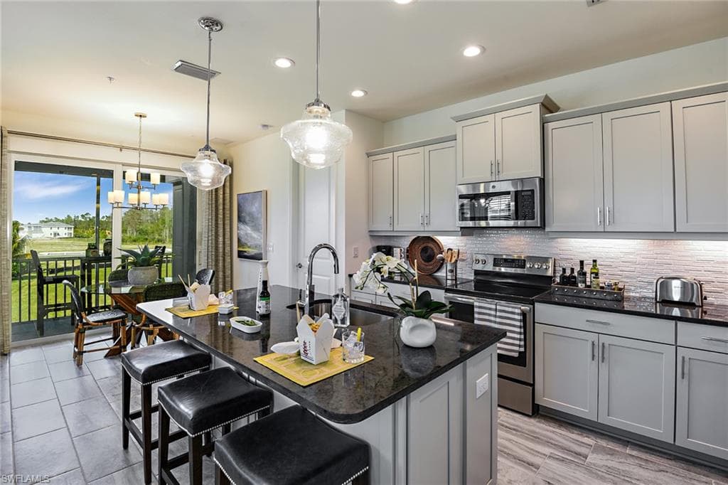 2646 Seychelles DR 2705 NAPLES, FL 34112
