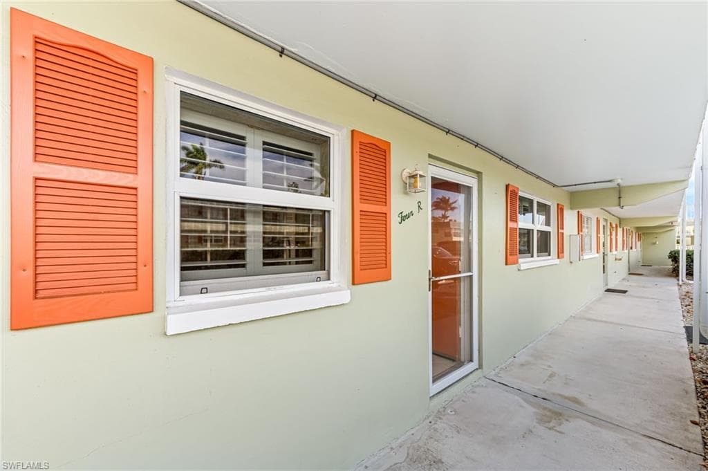 200 Valley Stream DR C4 NAPLES, FL 34113