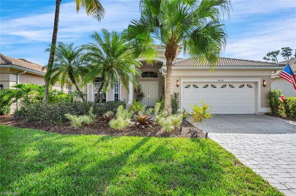 4824 Cerromar DR NAPLES, FL 34112