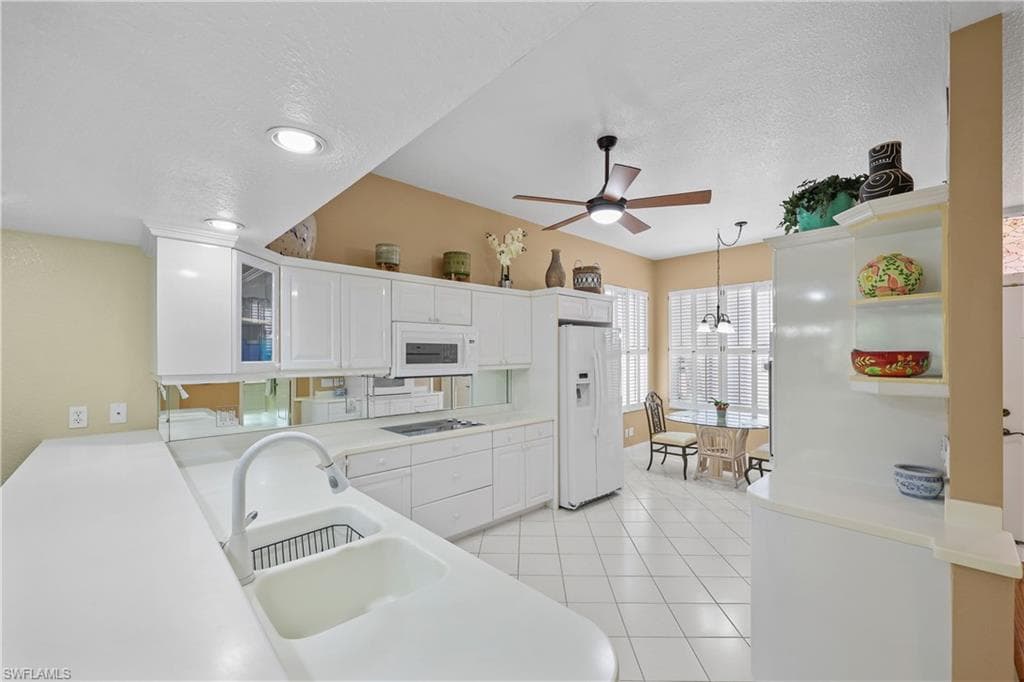 2415 Hidden Lake DR 4803 NAPLES, FL 34112