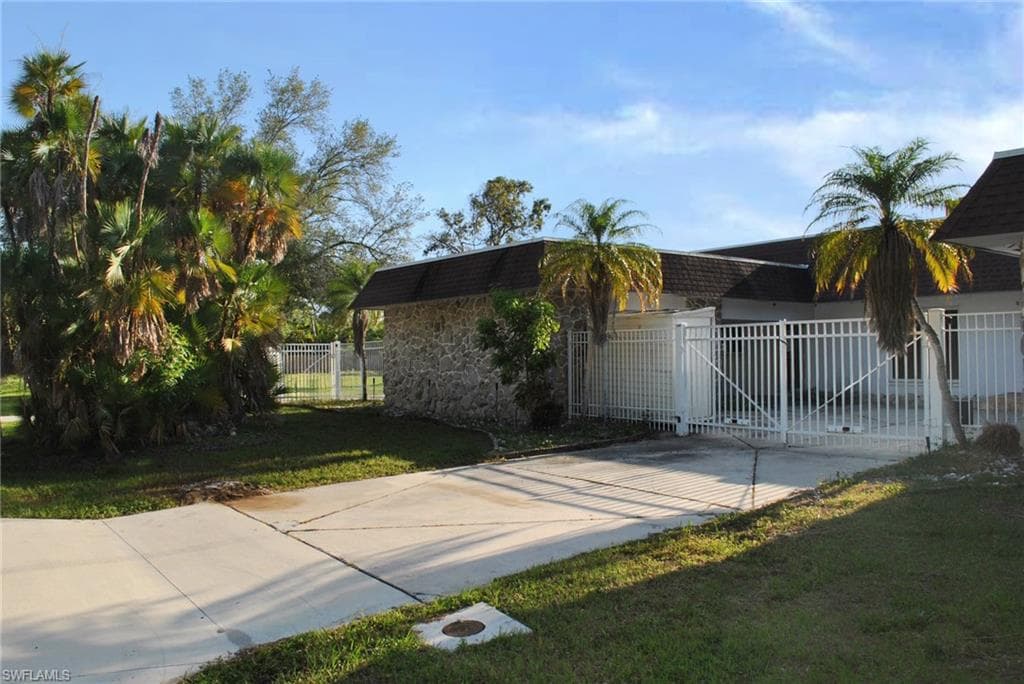 2950 McCann ST FORT MYERS, FL 33901