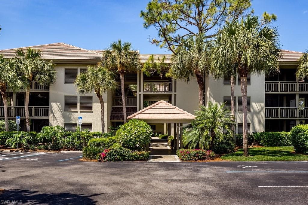 3651 Wild Pines DR 101 BONITA SPRINGS, FL 34134