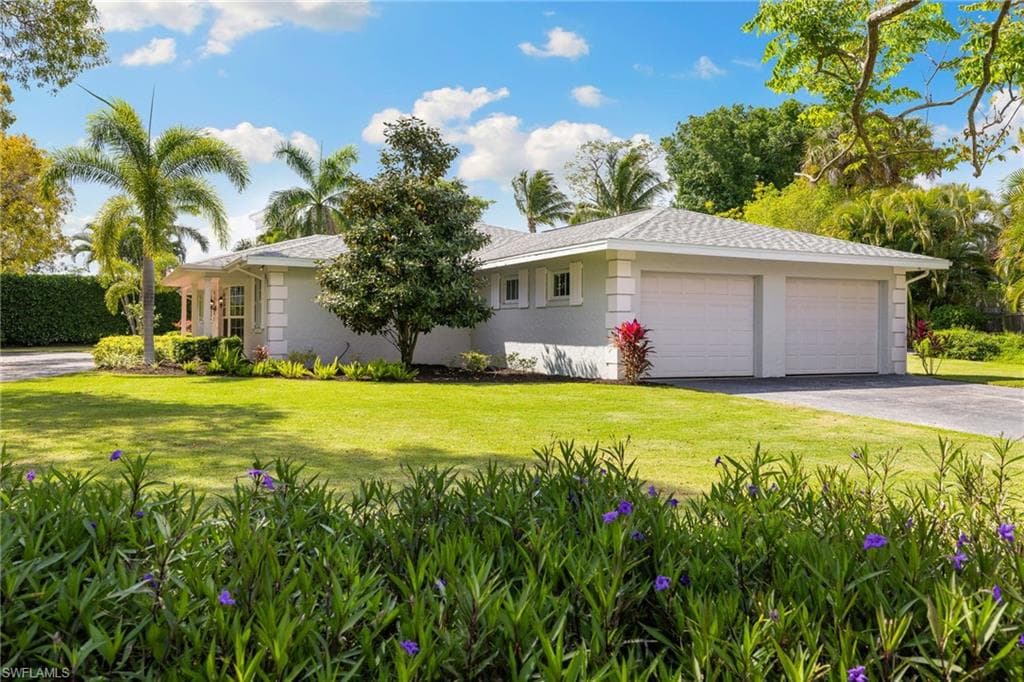 675 Yucca RD NAPLES, FL 34102