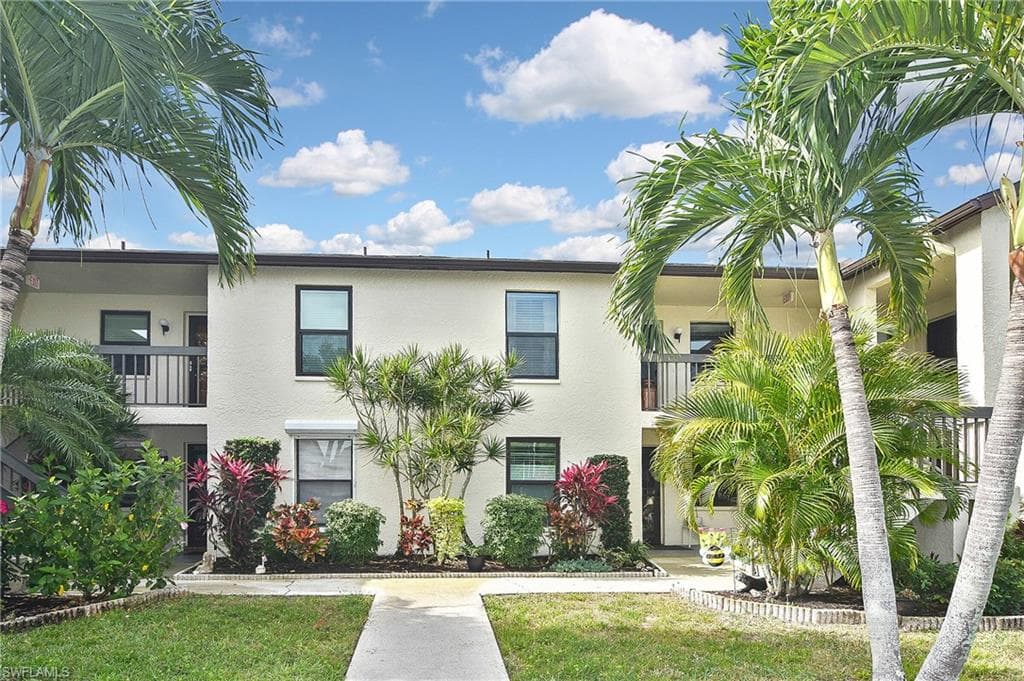 9285 Lake Park DR 102 FORT MYERS, FL 33919