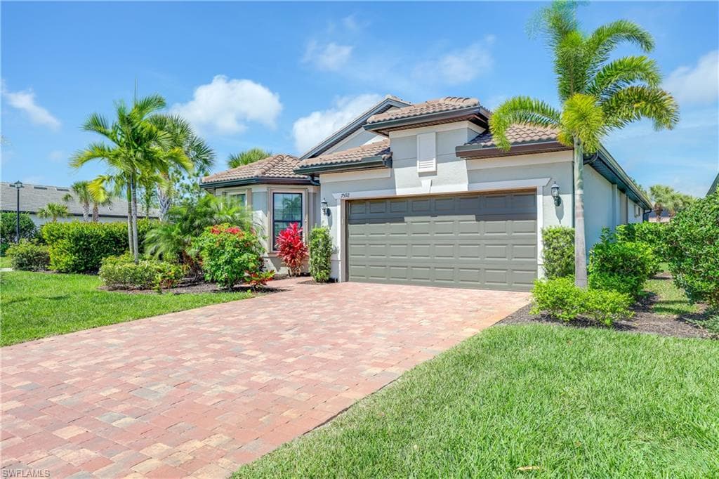 7592 Winding Cypress DR NAPLES, FL 34114