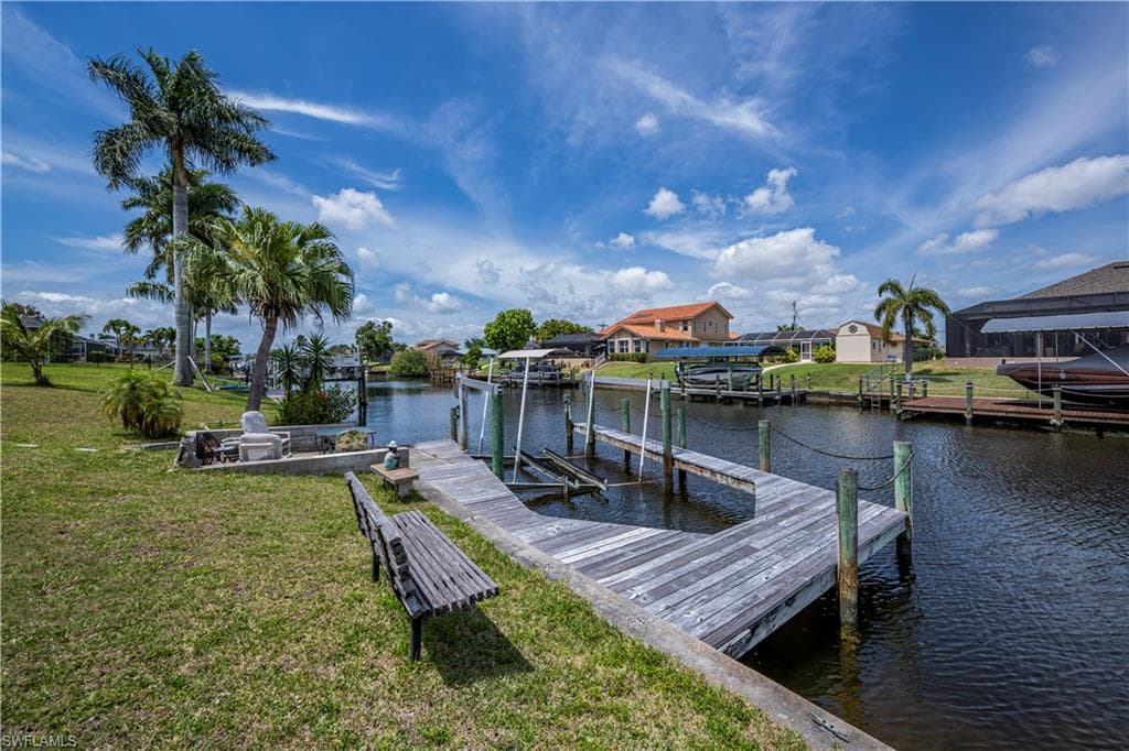 325 SE 32nd ST CAPE CORAL, FL 33904
