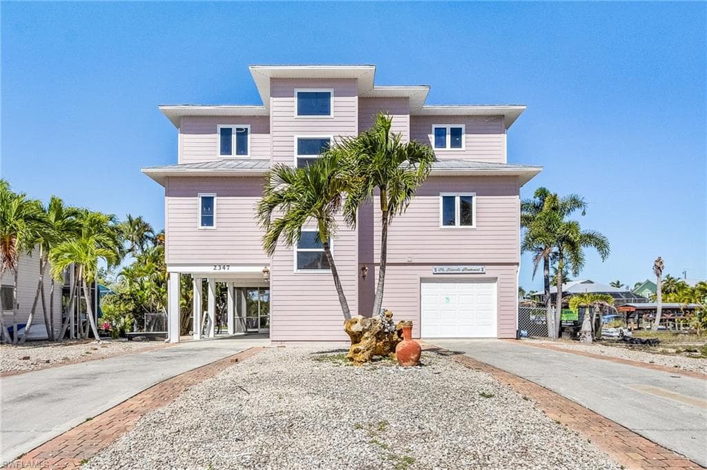 2347 Sycamore ST ST. JAMES CITY, FL 33956