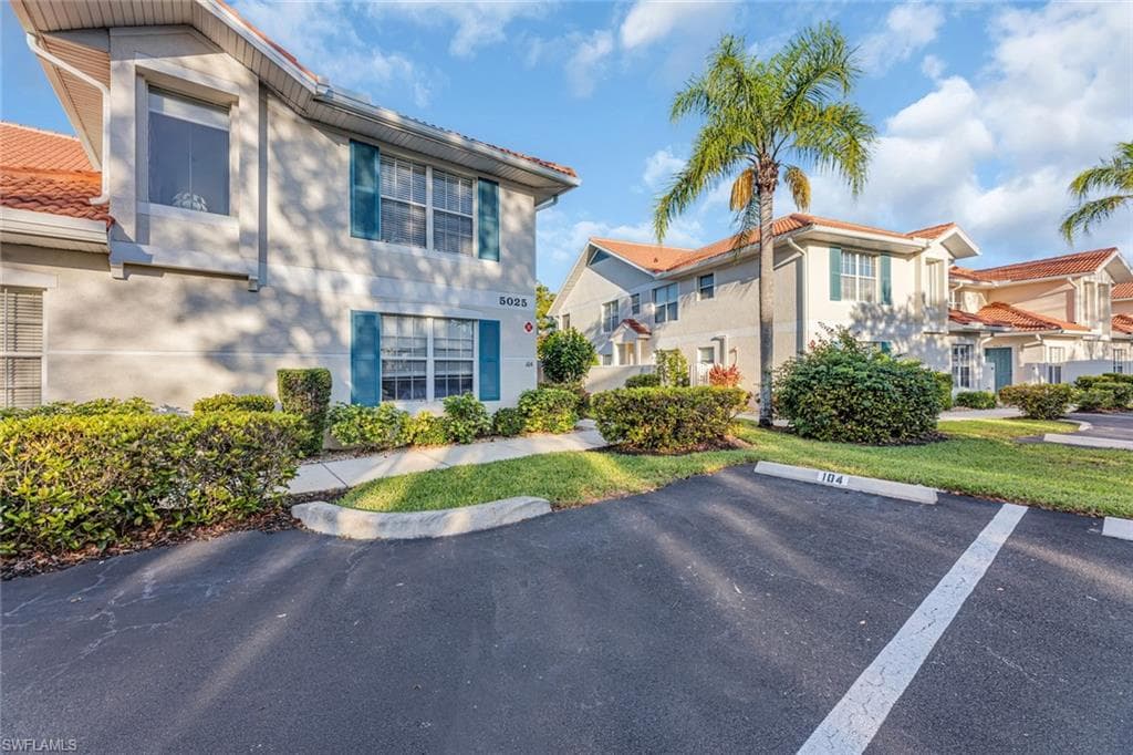 5025 CEDAR SPRINGS DR 104 NAPLES, FL 34110