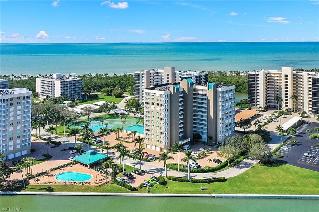21 Bluebill AVE B-906 NAPLES, FL 34108