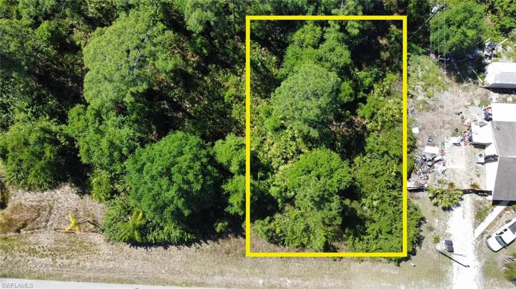 2404 E 9th ST LEHIGH ACRES, FL 33936