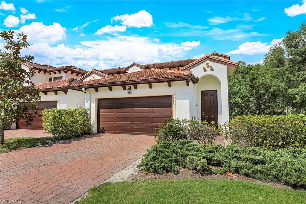 7689 Bristol CIR NAPLES, FL 34120