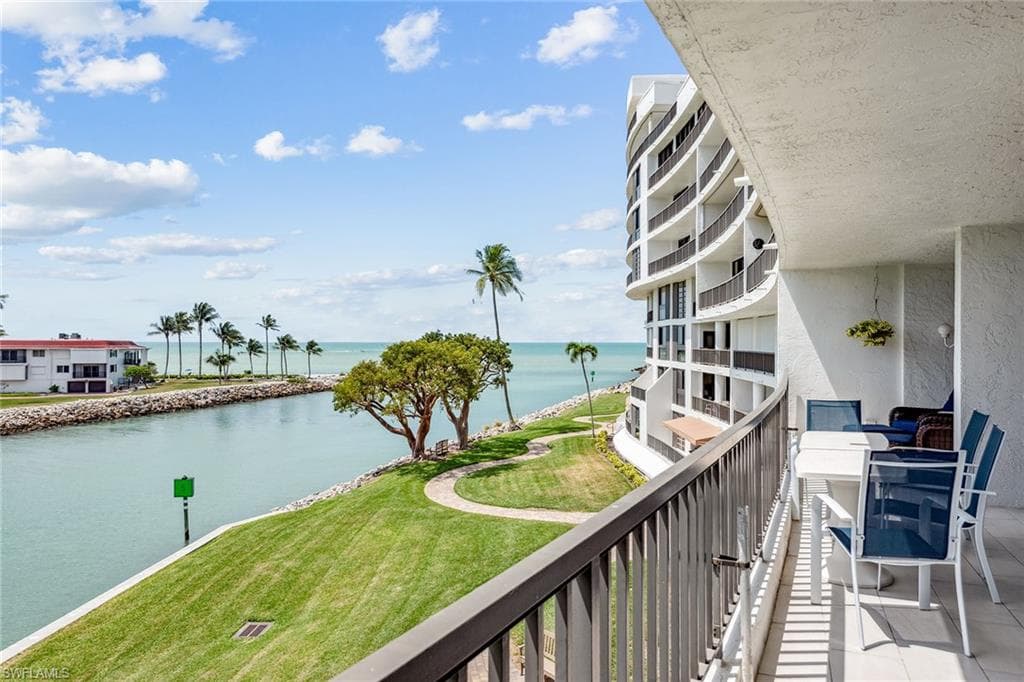 2304 Gulf Shore BLVD N 314 NAPLES, FL 34103