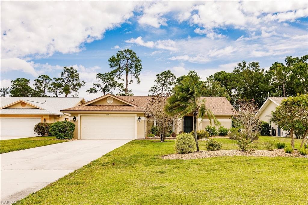 917 Charlemagne BLVD NAPLES, FL 34112