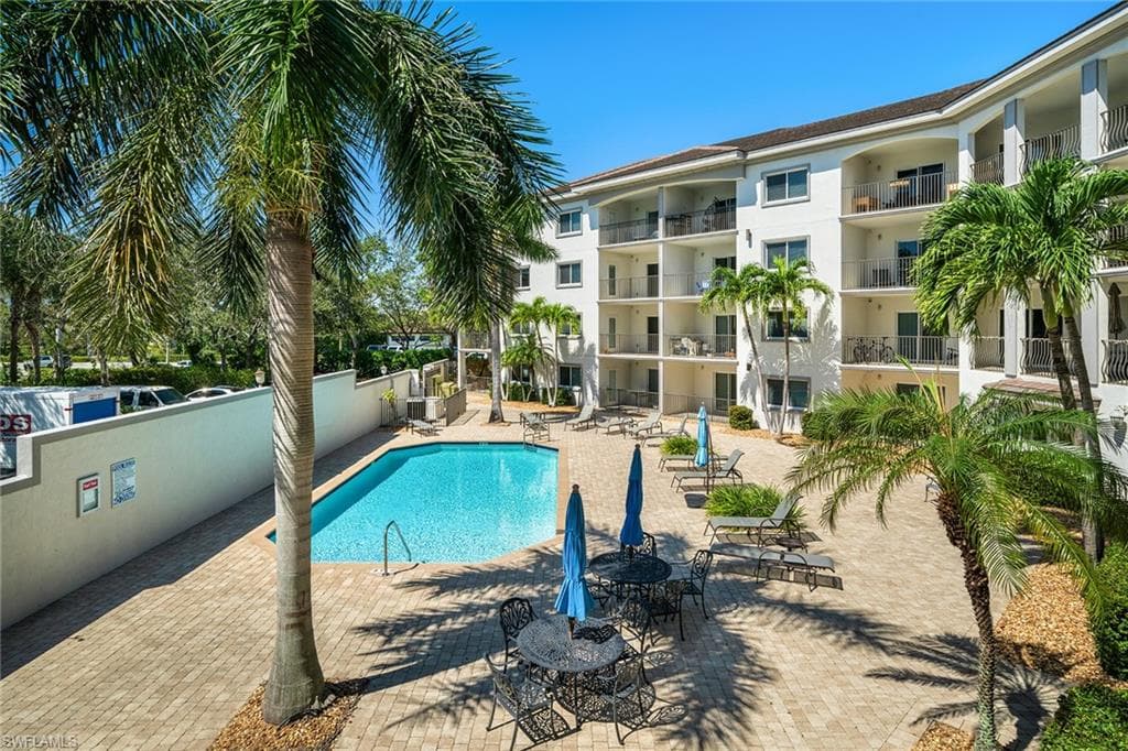 1100 Pine Ridge RD B404 NAPLES, FL 34108